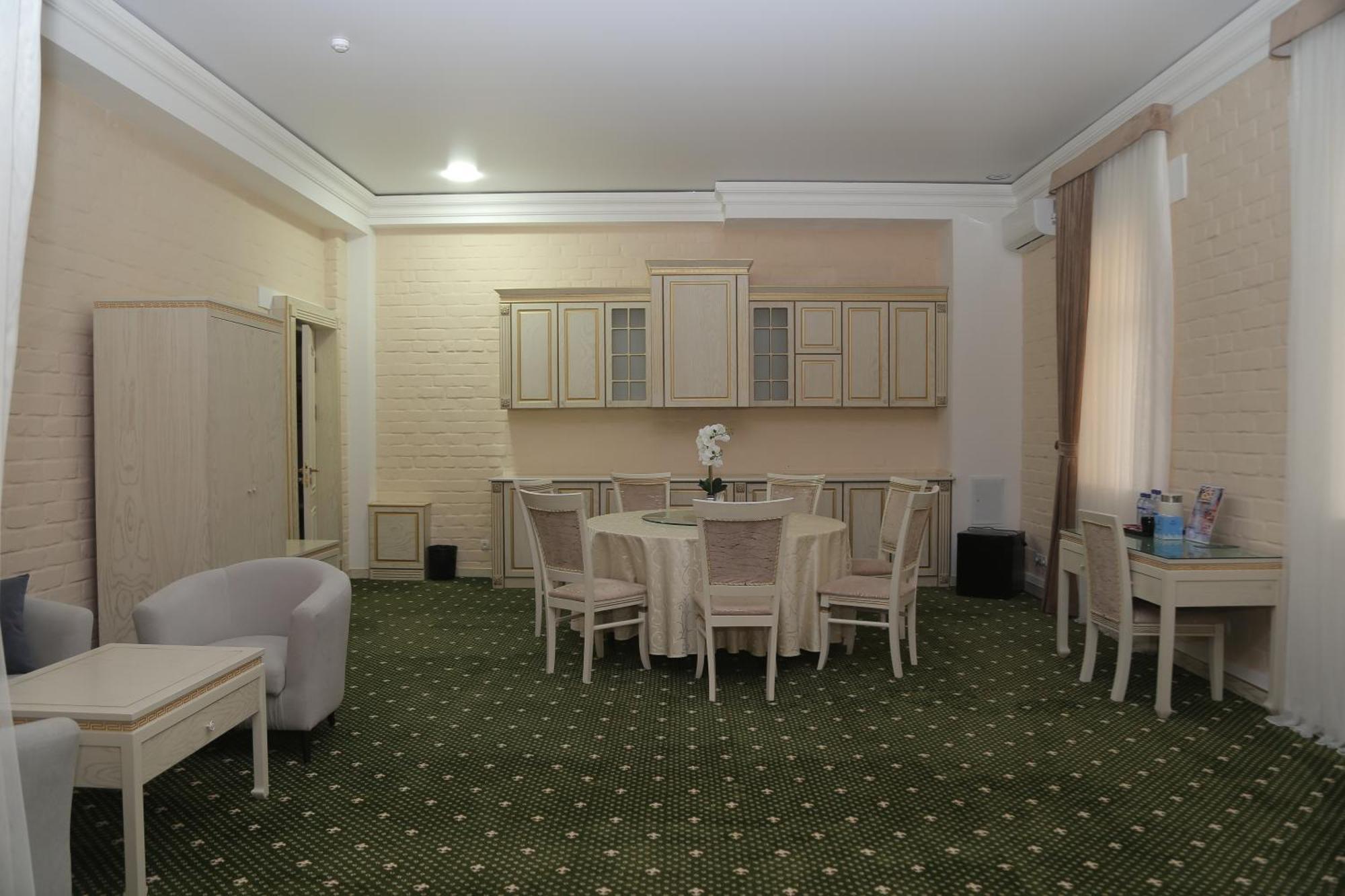 Bek Plus Hotel Takchilik ภายนอก รูปภาพ